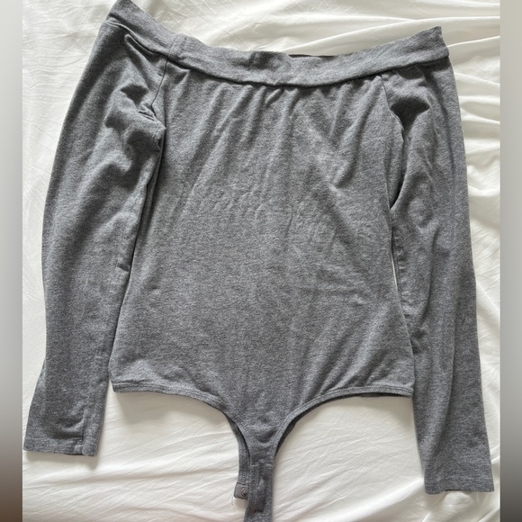 Guess Off The Shoulder Bodysuit - Picture 2 of 3